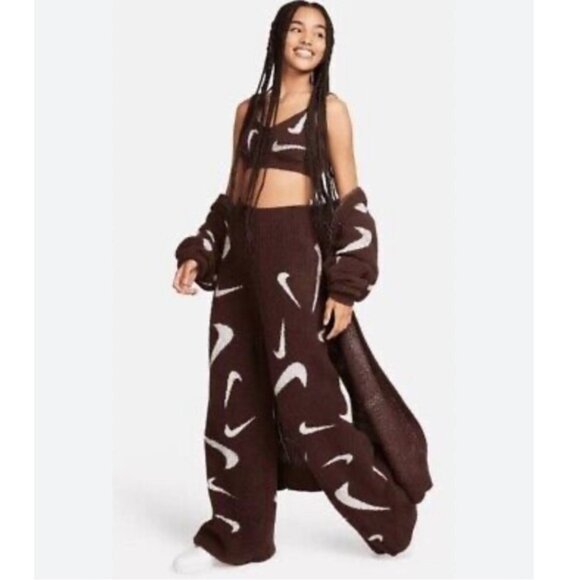 Nike Pants - ✔️ NWT✔️ NIKE Sportswear Phoenix Cozy Bouclé Pants